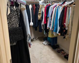 Womens size XL clothing and size 10 shoes