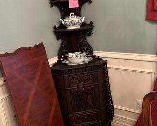 Reproduction corner piece with Blue Danube serving pieces