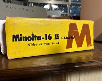 There’s several nice vintage cameras at this sale