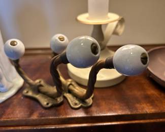 Yes, indeed, brass anti-porcelain door hangers were closed just what we need now for all our warm clothes