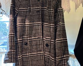 Real nice ladies 80’s shaggy trimmed 3/4 length coat