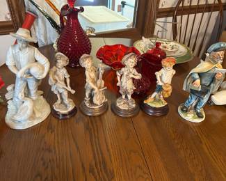 Assorted figurines, unmarked