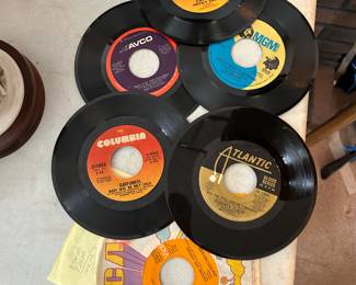 A group of nice 45 sodas one lot