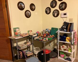 Children’s table and movie theme plates