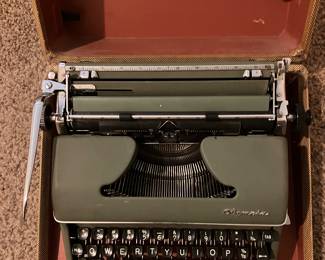Old typewriter 