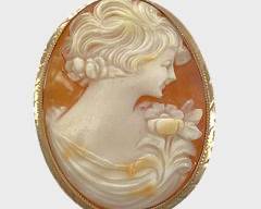 Fine Lovely Vintage 10K Yellow Gold Hand Carved Shell Cameo Brooch
