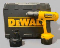 Dewalt DC750 3/8 Cordless Adjustable Clutch Drill/Driver with extra battery and carrying case
