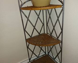 Small wicker and iron corner table with bean pot