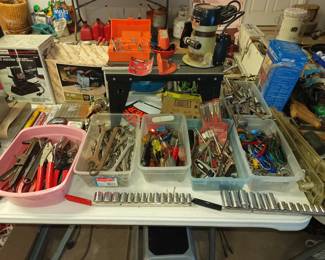 Twist it/pull it time