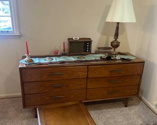 MCM 6 drawer dresser in mint condition 