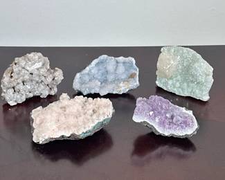 (5pc) MIXED CRYSTALS & GEODES | 
Including: amethyst, smoky quartz, and more! - w. 3 x l. 5 in (largest)
