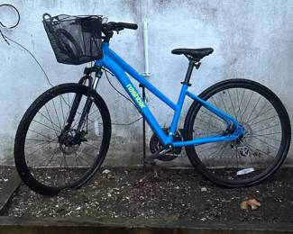 NASHBAR MOUNTAIN BIKE | Nashvar 24-speed mountain bike with 16in. Frame, shimano Altus gears & disc brakes, and SR Slintour NEX shocks.