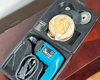 BLACK & DECKER CORDED DRILL | Black & Decker 3/8” VSR drill with wire wheel, sanding disks, and more! - h. 10.5 x w. 4 x l. 9.5 in (case)