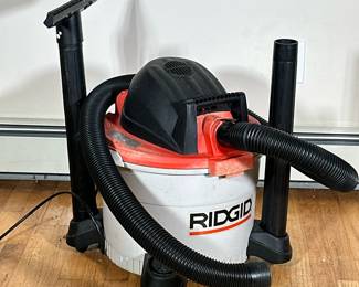 RIGID WET/DRY VACUUM | 9 gallon Rigid wet/dry vacuum with 3.5 horsepower motor. - h. 21 x dia. 18 in