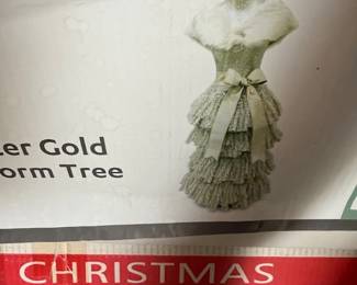 Unusual Dress Christmas Tree and wreaths for every occasion lots of themed dishes