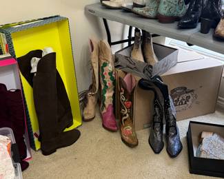 Double D boots, old gringo, corral and Tres Outlaw all in boxes new