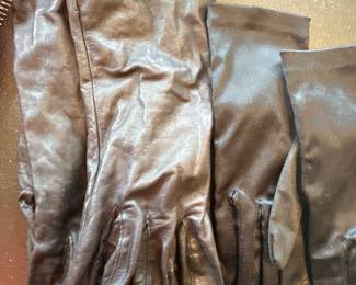 Leather gloves 