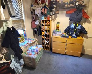 Beanie babies
toys and kids clothes
Dresser