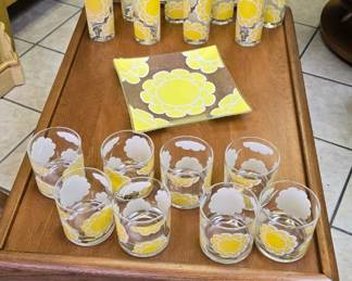 Colony Glassware 17 pc $125