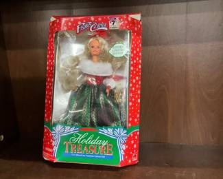 1996 Limited Edition Fashion Corner Holiday Treasure Poseable Doll