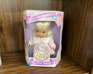 1995 Precious Moments Doll "Love Goes on Forever"