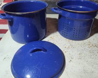 Blue Speckled Enamelware Pot/Lid/Strainer