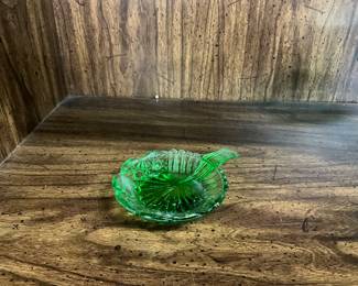 Westmoreland Green Daisy & Button Butter Pat