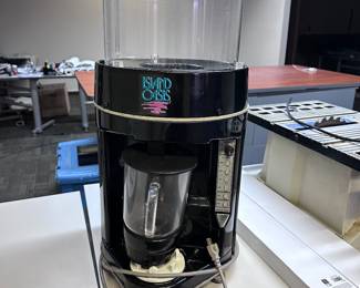 Frozen drink maker