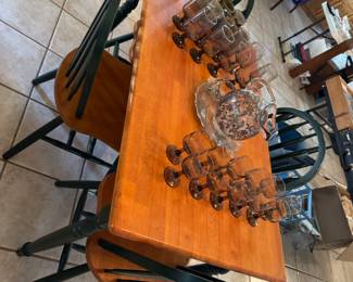 Small Ding Table w 4 Chairs