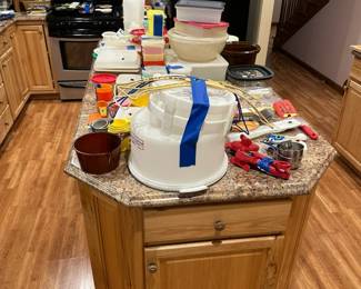 vintage tupperware, kitchenware, dishware, kitchn untensils