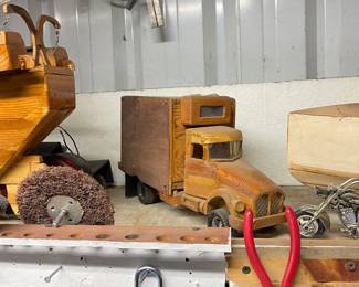 WOODEN TRUCK