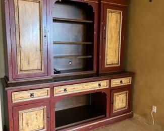 Old world charm to the maximum with this beautiful sideboard.