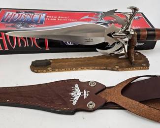 Gil Hibben The Hornet Knife with Sheath and Stand