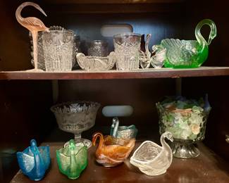 Vintage colored glass swans (Fenton, Cambridge), crystal...