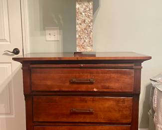 3 drawer chest, Heavy, Mother of pearl lamp