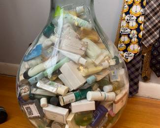 With so many single use shampoos out there I am amazed that my AirBnB host in Vicksburg didn't have a singe one. I'm looking at you Chad.