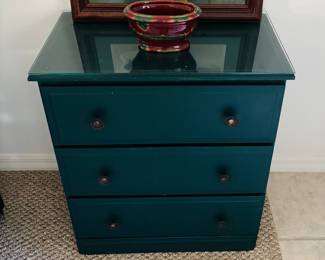 Guys see dark green.  Ladies see forest green, aqua marine, and so on.  Behold the difference between us.