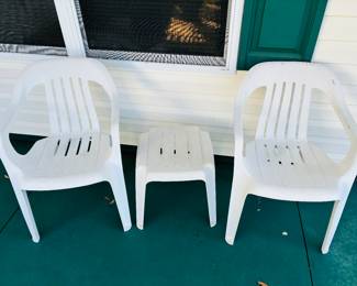 Yes, you can paint them.  We all have done that.  Every time she wants something different on the lanai.