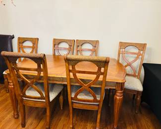 Chairs on the ends are for your wingmen.  