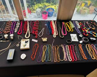 Ok guys, Valentine's Day is coming up.  Get ahead of the game before she picks out a diamond somewhere.