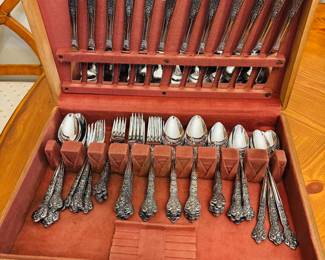 Fancy box for forks and spoons.  No, there is no 925.