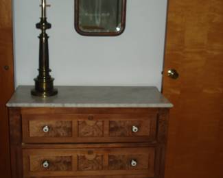 BEAUTIFUL ANTIQUE 3 DRAWER DRESSER WITH MARBLE SLAB TOP, LAMP & ANTIQUE BEVELED DRESSER MIRROR