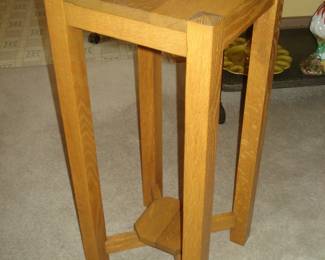 VINTAGE ARTS & CRAFTS ACCENT TABLE OR PLANT HOLDER - OAK - SUPER NICE!