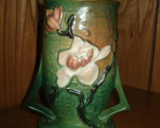 ROSEVILLE POTTERY MAGNOLIA DOUBLE HANDLE VASE 87-6