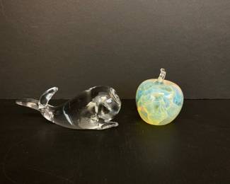 Lot 278 Vintage Signed Art Glass Paperweight Gilbert C. Johnson 1983 Apple Crystal Whale