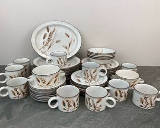 Lot 39 Wild Oats Stonehenge Midwinter Heritage Dishes