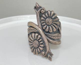 Lot 187 Sterling Silver 925 Floral Hinged Cuff Bracelet Jewelry