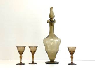 Lot 24 Smoky Brown Glass Decanter Cordial Glasses