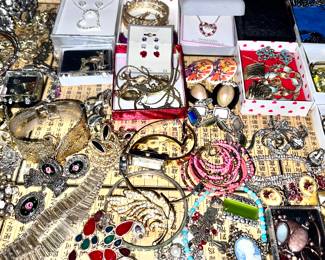 LOTS of costume jewelry!!