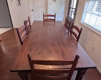 Large wooden farmhouse table w / 6 chairs